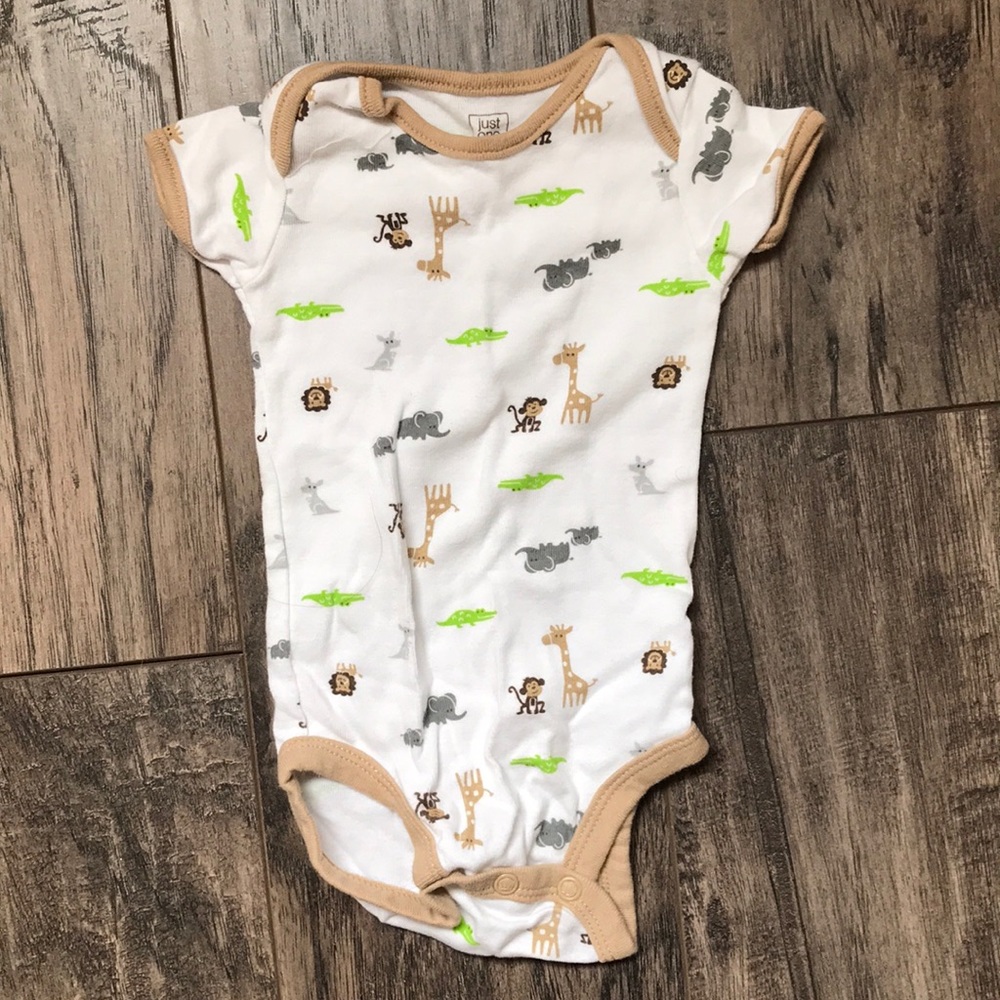 5 for 20 - LIKE new tshirt onesie